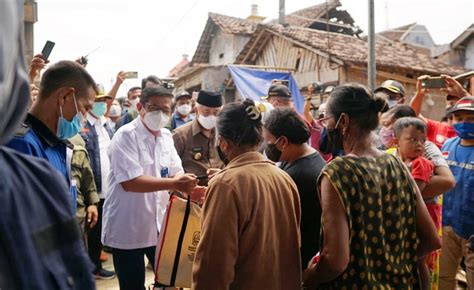 Gempa banten hari ini gempa bumi magnitudo 5,0 yang terjadi di barat laut sumur, banten pada minggu (23/5/2021) tidak. Petrokimia Gresik Bantu 1.000 Paket Sembako Korban Gempa ...