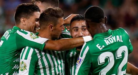 seˈβiʎa ˈfuðβol ˈkluβ), is a spanish professional football club based in seville, the capital and largest city of the autonomous community of andalusia, spain. Liga (J1) : Revivez Betis Séville - Real Valladolid ...