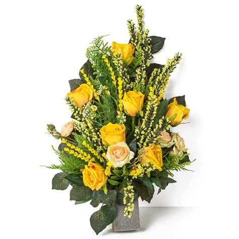 Alcune versioni prevedono che il jolly valga 20 o 30 punti al fine del calcolo dei punti di apertura. Mazzo Di Fiori 50 Anni - La favola in bianco e giallo ...