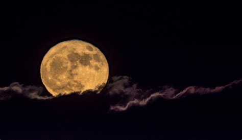 Gran luna llena azul de octubre coincidirá con halloween. La luna del lobo: llega la primera luna llena de 2021