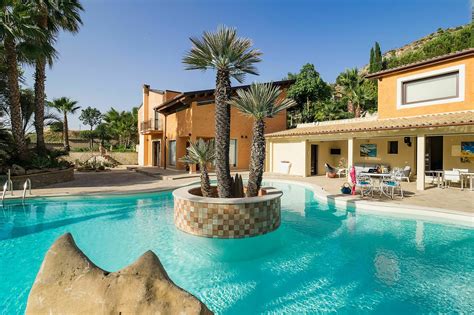 Villa Agorà, Luxury Villa Rental in Agrigento in Sicily - 14 sleeps in