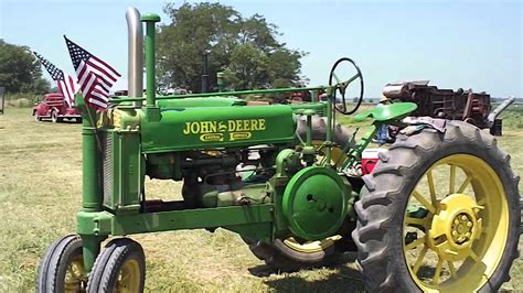 Antique John Deere tractor with the engine running - YouTube