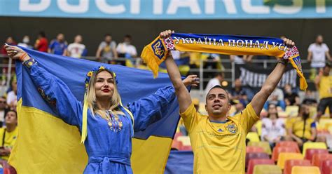 Украина пробилась в 1/8 финала евро с третьего места в группе. Украина Северная Македония Евро 2020 17.06.2021 Андрей ...