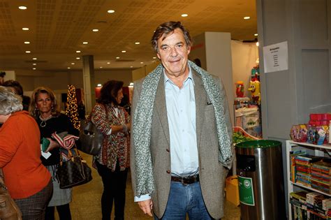 Filho do advogado e jornalista francisco sousa tavares e da poetisa sophia de mello breyner esteve no canal tvi, onde também apresentou programas de informação, e foi também comentador no jornal nacional. Miguel Sousa Tavares troca a SIC pela TVI - Holofote