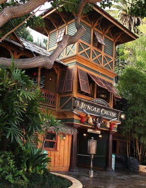 Дуэйн джонсон, эмили блант, джесси племонс и др. Say Goodbye to the Jungle Cruise in its Current Form. Here ...