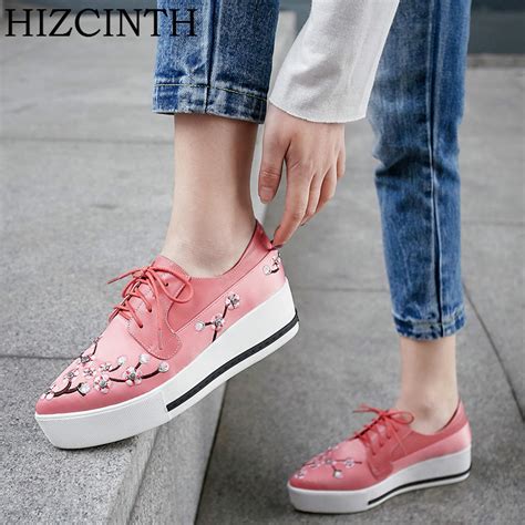 Hizcinth 2018 Spring Brand Women Shoes Embroidery Thick Bottom Flats