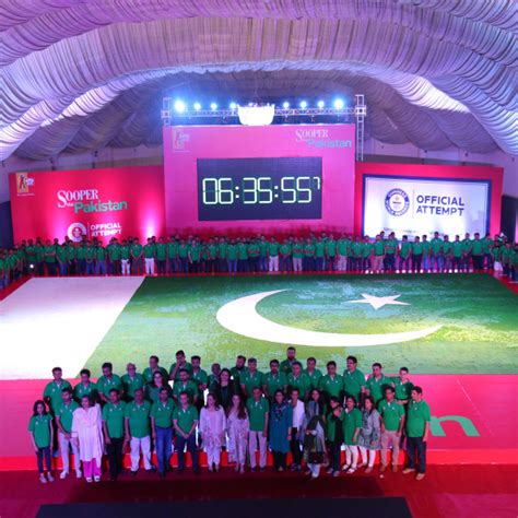 guinness world records for largest flag cookie mosaic of pakistan sooperhaipakistan