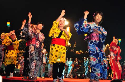 Dance Steps JAPANESE BON ODORI DANCE IN THE JAPANESE COMMUNITY