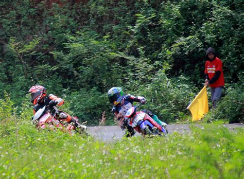 Mengenal Arti Bendera Dalam Balap Motor : Otospeed.id