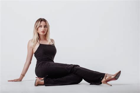 4k Anastasia Blonde Girl Pose Sitting Legs Stilettos Gray
