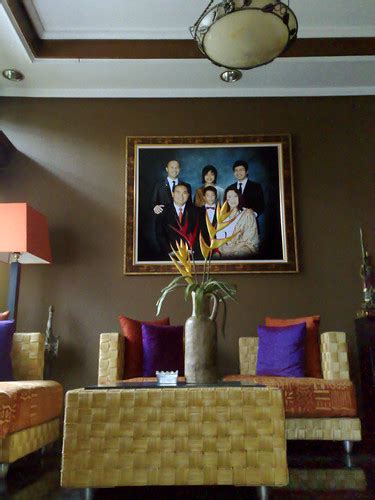 Warna ini sangat populer dan banyak digunakan pada rumah minimalis dan rumah mungil. ruang tamu | dengan nuansa orange dan ungu | iphan loviano ...