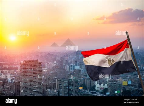 Bandera De Egipto Pirámide Fotografías E Imágenes De Alta Resolución Alamy