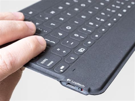 A Quick Look At The Logitech Keys To Go Ultraportable Keyboard