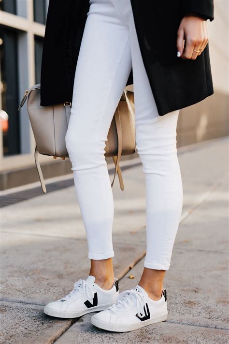 Woman Wearing White Skinny Jeans Veja Esplar White Sneakers Fashion