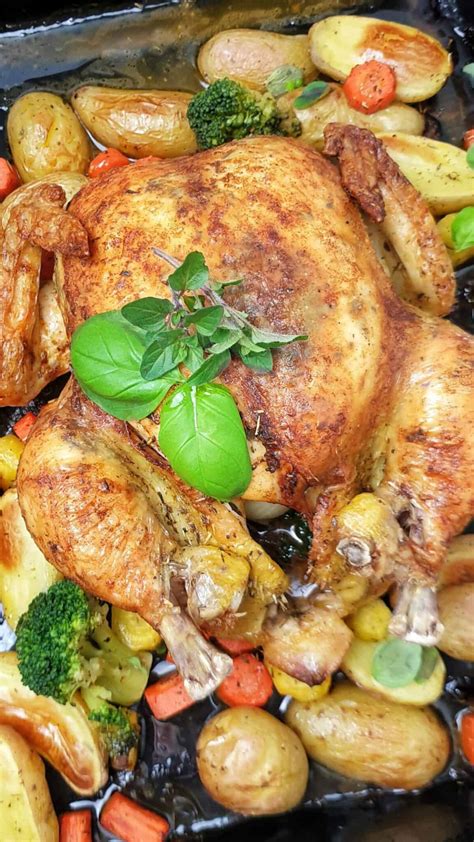 Ganzes Hähnchen Poularde aus dem Ofen