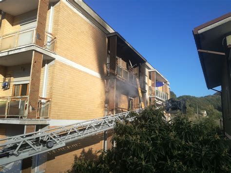 Ora locale nella città di abruzzo : Isola del Gran Sasso, incendio condominio Corno Grande ...