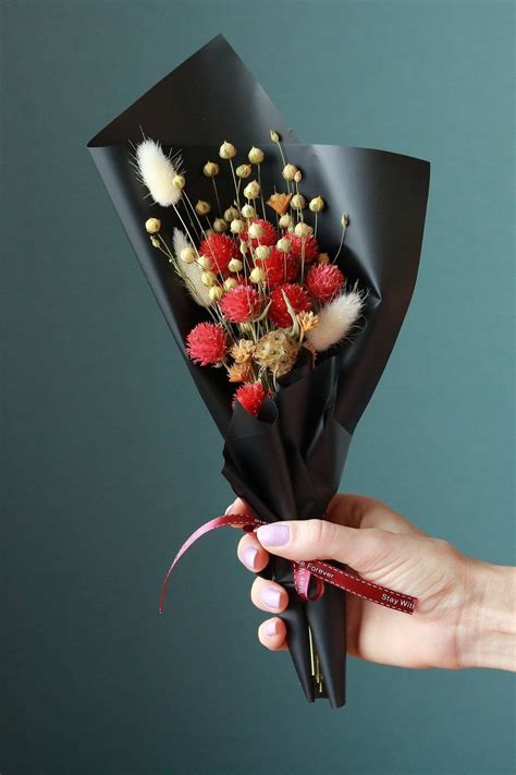 As a small independent florist servicing metropolitan melbourne, we'll provide you with stunning, affordably priced arrangements to suit all occasions. Dried Flower Bouquet, Small flowers Bouquet, Dried flower ...