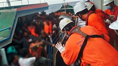 foreign ministry in talks with vietnam to repatriate 303 sri lankans rescued at sea onlanka news