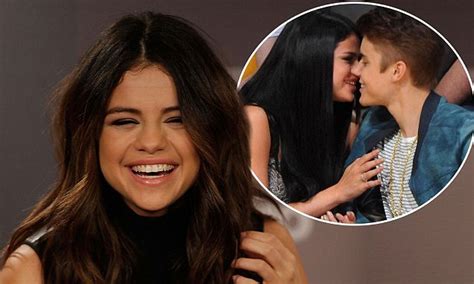 Selena Gomez Denies Claims Justin Bieber Sent Her Nude Pictures And