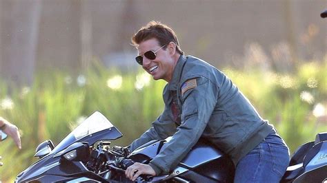 Maverick sees him revisit brilliant but reckless pilot pete maverick mitchell, still flying but unable to to let go of his past. Tom Cruise Feels the Need for Speed on Set of 'Top Gun ...