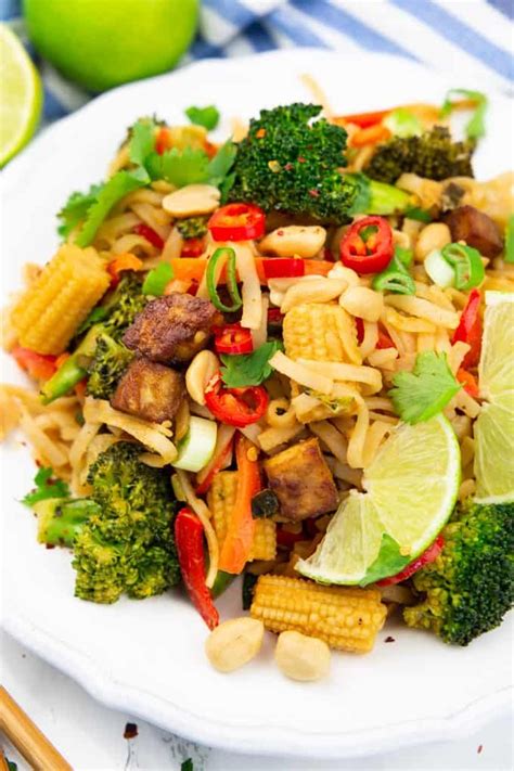 This vegan Pad Thai with crispy tofu and vegetables makes the perfect