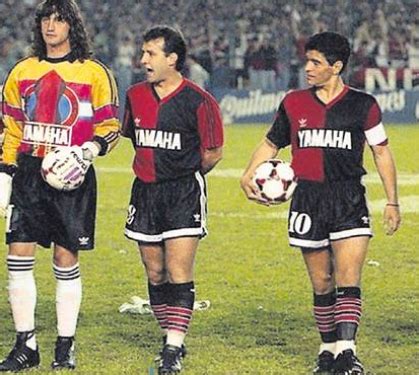 Näytä lisää sivusta club atlético newell's old boys facebookissa. Old School Panini on Twitter: "Tata Martino & Diego ...