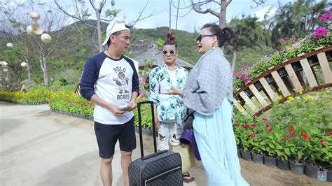 Đặc biệt, mọi người càng chú ý hơn khi biết cô dâu trong đám cưới theo lời đồn của vũ hà là họa mi tóc nâu mỹ tâm. Vũ Hà bị đòi tiền, Đàm Vĩnh Hưng phải móc tiền túi ra trả hộ