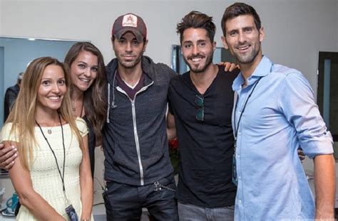 Evo zašto noleta kolege zovu plastični (foto); Enrique Iglesias presume que Novak Djokovic es uno de sus ...