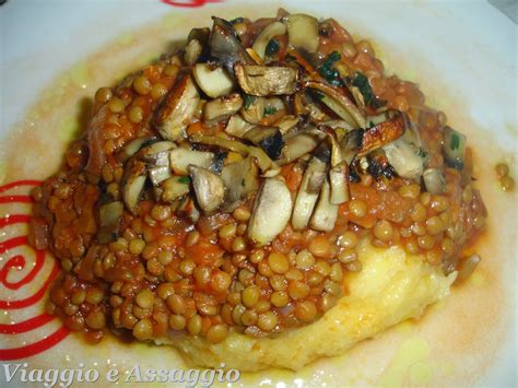 Ciò non toglie che siano. Polenta con Ragù di Lenticchie e Funghi | Viaggio e Assaggio