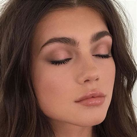 How To Do Natural Looking Prom Makeup