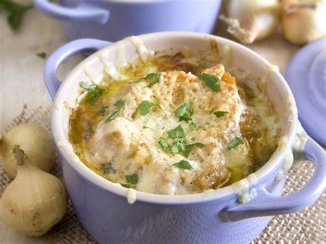 Sopa de cebolla de karlos arguiñano, una receta muy fácil de hacer y en poco pasos. Sopa de cebolla parisina, receta paso a paso