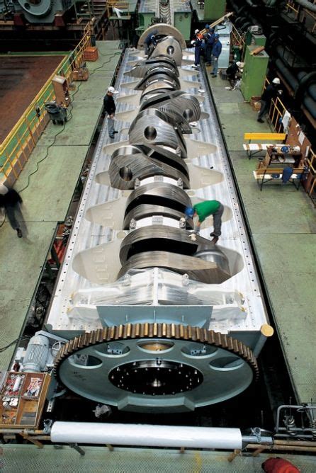 300 Ton Crankshaft In The Worlds Biggest And Strongest Diesel Engine