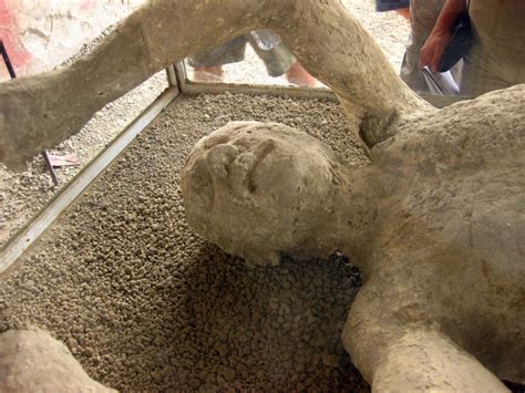 A última Vítima Do Vesúvio E Os Corpos Petrificados De Pompeia