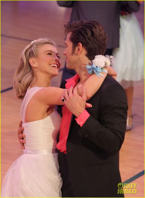 Grease Live S Sandy Julianne Hough Writes Sweet Note Before Tonight S