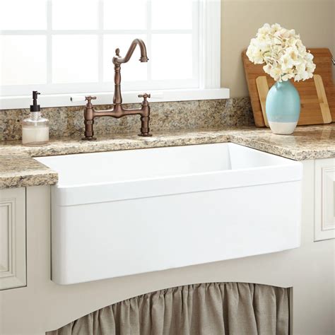American standard offers a wide variety of farm sinks in cast iron, white, fine fire clay, and stainless steel options. 30" Baldwin Fireclay Farmhouse Sink - Decorative Lip ...