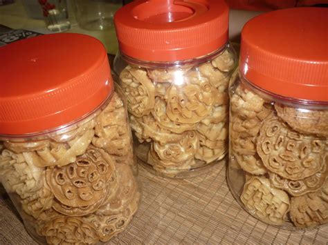 Banyak nama diberikan pada kuih ini antaranya ialah resepi kuih ros, kuih goyang , kuih bunga durian atau kuih sarang tebuan. Kuih Goyang Tepung Beras - Frisuren a