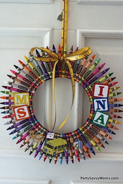 Crayon Wreath Cute Holiday Craft For Teachers Or Kids Rooms