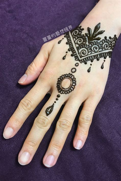 See henna tattoo stock video clips. Pin by Ginger on 薑薑的藝想視界 (With images) | Hand henna, Hand ...