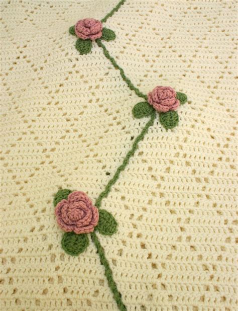 Crochet Afghan Rose Trellis Off White Pink Green Queen Size