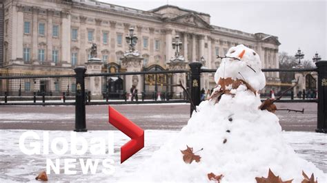 Rare London Snowfall Brings Joy During Covid 19 Lockdown Youtube
