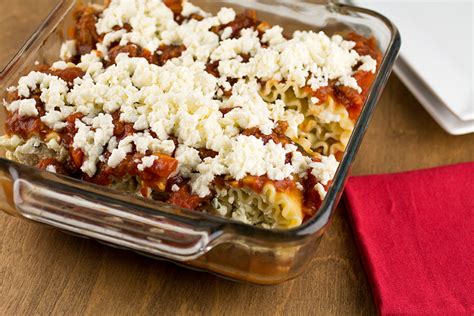 This delicious recipe contains no sugar or breadcrumbs! Homemade Italian Sausage-Goat Cheese Lasagna Rolls - Chili Pepper Madness
