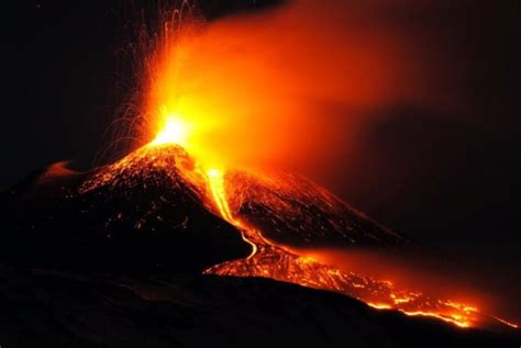 Mount Etna Erupts For First Time This Year Lava Still Flowing