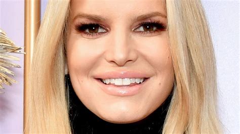 why jessica simpson s latest selfie has fans thinking she did something to her lips