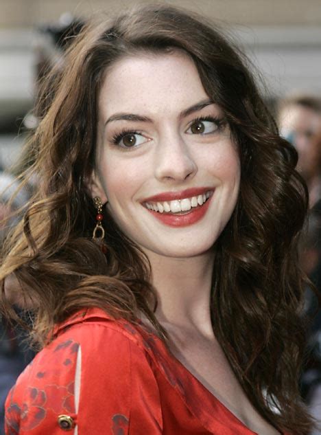 Beautiful Anne Hathaway Wavy Bob Hairstyles Pictures Blondelacquer