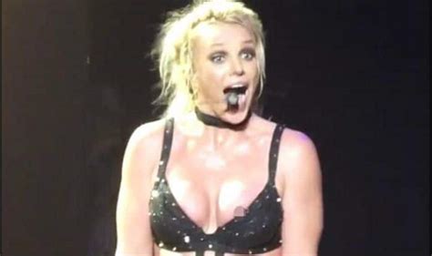 Britney Spears Wardrobe Malfunction Global Popstar Suffers Nip Slip As Bra Falls Down On