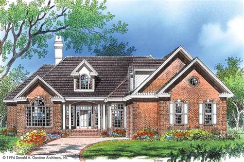 Traditional Style House Plan 4 Beds 25 Baths 2625 Sqft Plan 929