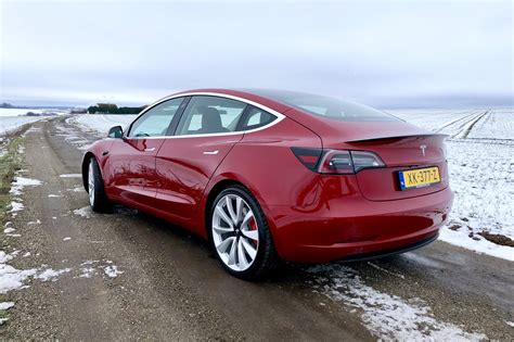 Ça Y Est Tesla Commence Les Livraisons Des Model 3 En Europe