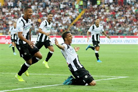 About udinese udinese calcio are an italian football club who feature in the italian serie a. Becão anota su 1er gol y Udinese derrota 1-0 al Milan