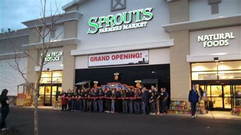 Sprouts Farmers Market Celebrates Grand Opening