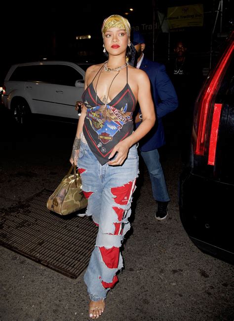 Rihanna Gorgeous Braless Boobs In A Sexy Top Out In New York Kynkie
